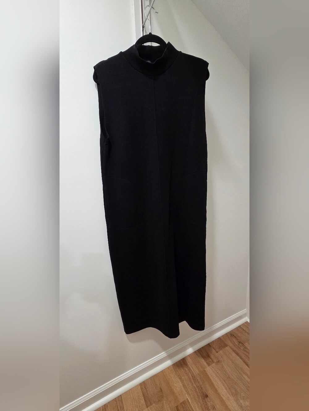 Zara Black Sleeveless Midi Dress
